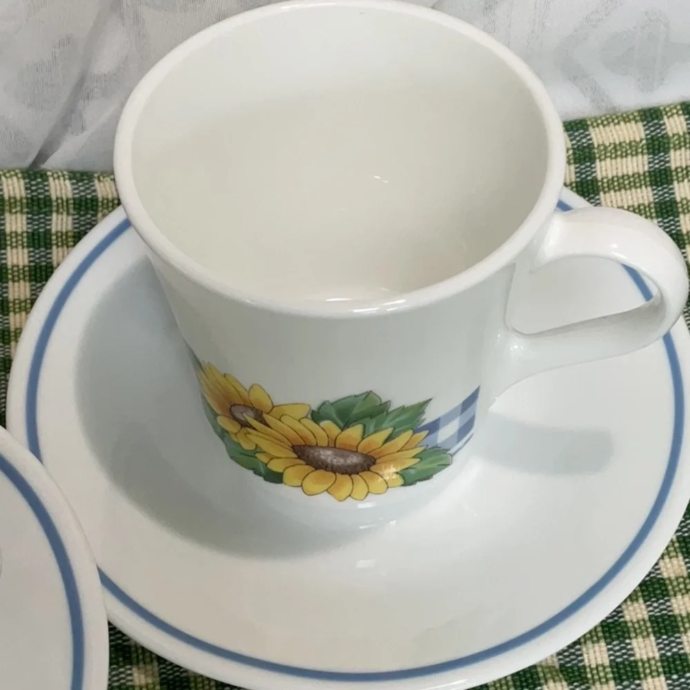 Corelle Sunsation set of 2 cups and saucers.